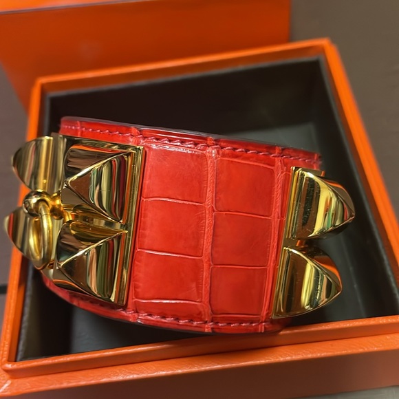 Hermes CDC Crocodile GHW Geranium Bracelet - Picture 2 of 8